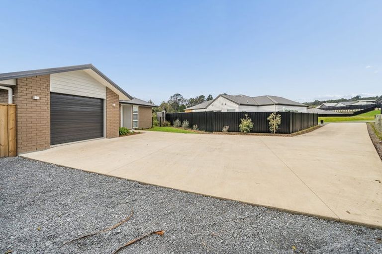 Photo of property in 15 Rewarewa Way, Timberlea, Upper Hutt, 5018