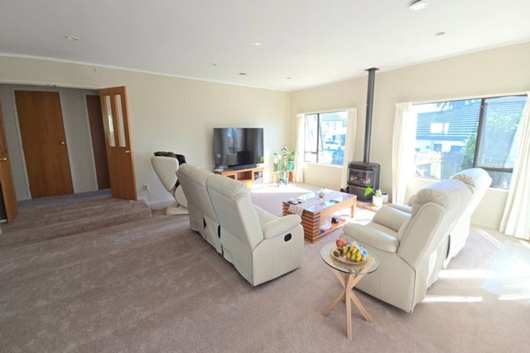 Photo of property in 6 San Lorenzo Rise, Henderson, Auckland, 0612