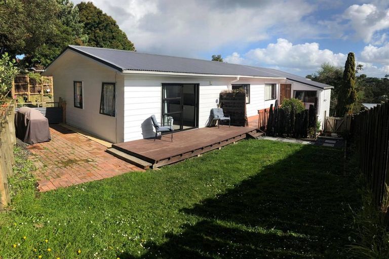 Photo of property in 29 Deverell Place, Northcross, Auckland, 0632