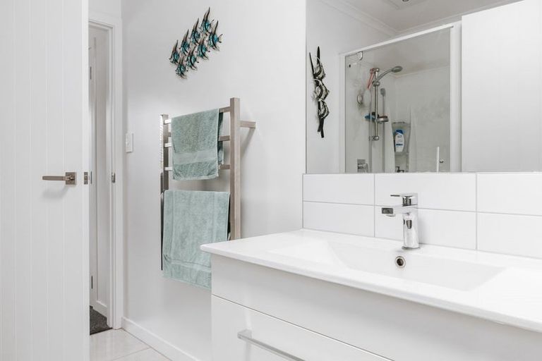 Photo of property in Waterview Estate, 30/4 Greystone Place, Omokoroa, 3114