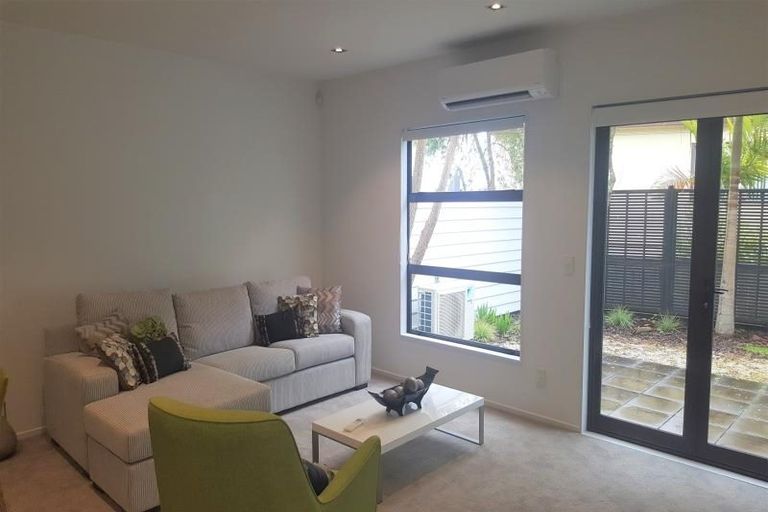 Photo of property in 3/40 Scarlet Oak Drive, Schnapper Rock, Auckland, 0632