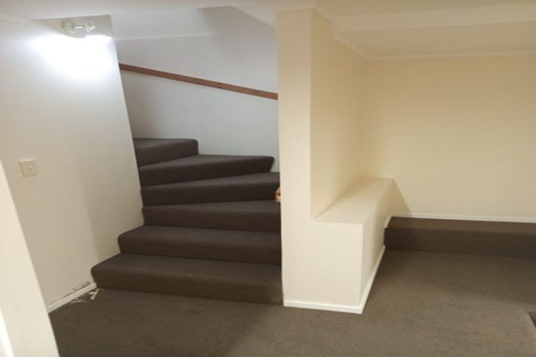 Photo of property in 55 Onewa Road, Northcote, Auckland, 0627