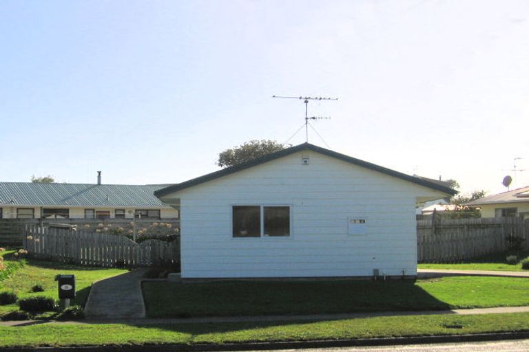 Photo of property in 25 Rutherford Drive, Waikanae Beach, Waikanae, 5036