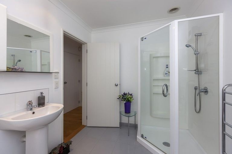 Photo of property in 8 River Glade, Waikanae, 5036