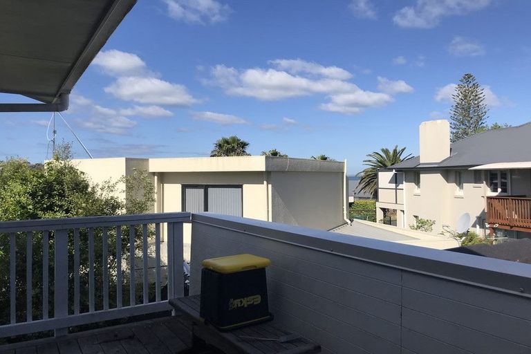 Photo of property in 2/4 Penning Road, Castor Bay, Auckland, 0620