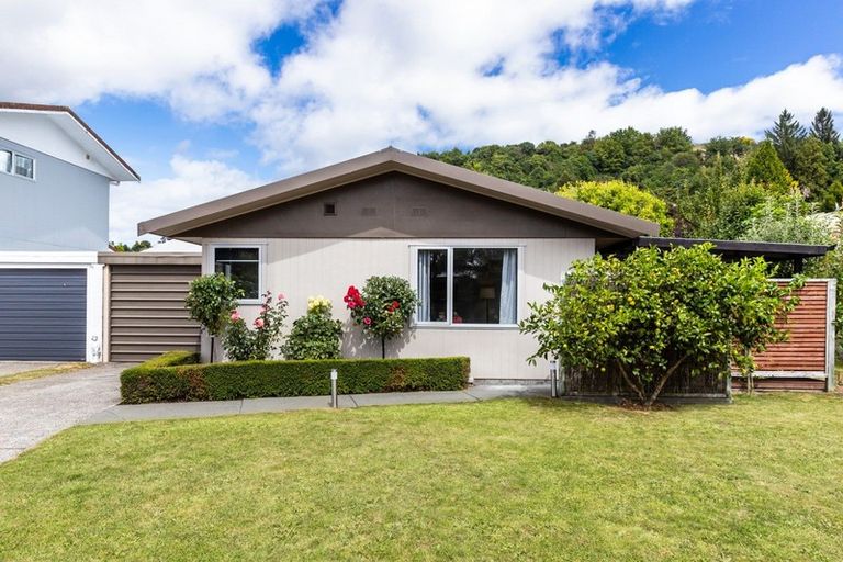 Photo of property in 7 Reeves Road, Acacia Bay, Taupo, 3330