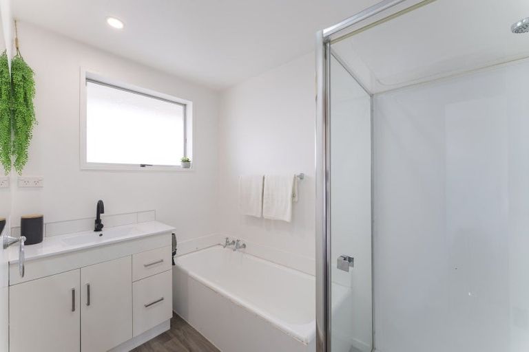 Photo of property in 2/17b Prestons Road, Redwood, Christchurch, 8051
