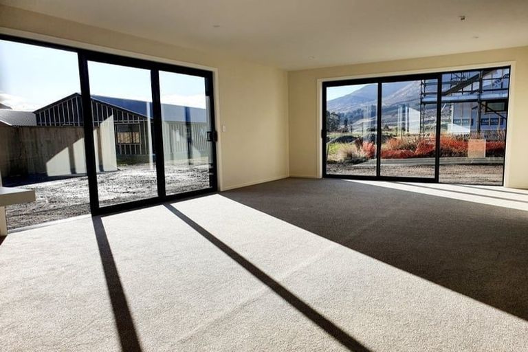 Photo of property in 10 Ward Street, Jacks Point, Queenstown, 9371