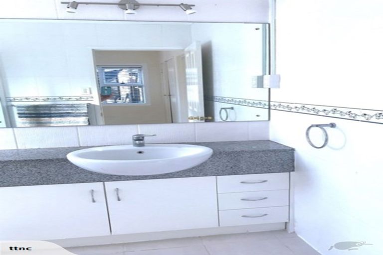 Photo of property in 5 Holly Way, Sunnyhills, Auckland, 2010