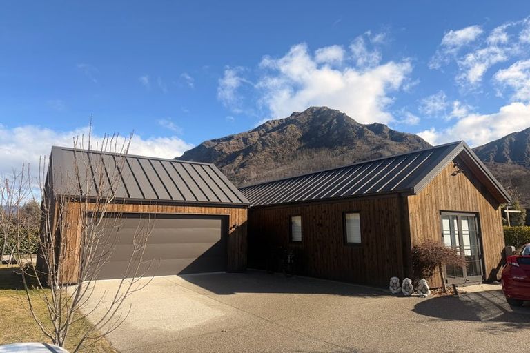 Photo of property in 25 Flynn Lane, Arrowtown, 9302
