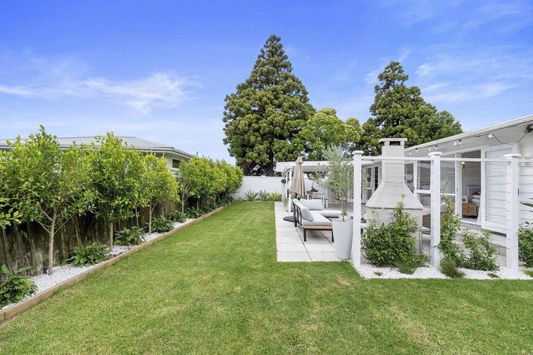 Photo of property in 64 Tiroroa Avenue, Te Atatu South, Auckland, 0610