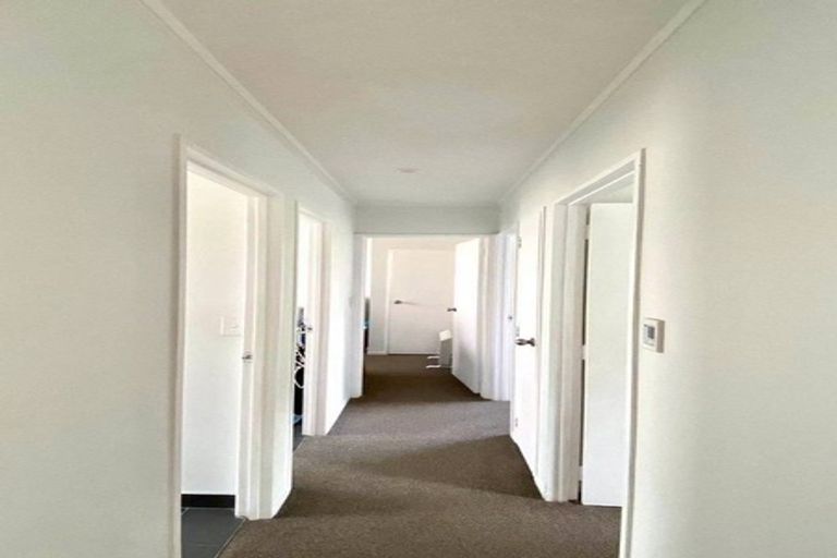 Photo of property in 1/13 Trengove Place, West Harbour, Auckland, 0618