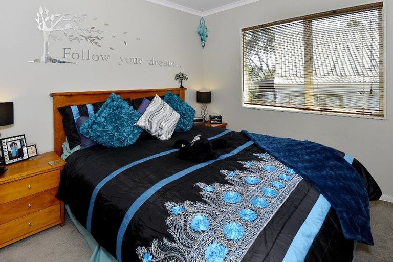 Photo of property in 966a East Coast Road, Northcross, Auckland, 0632