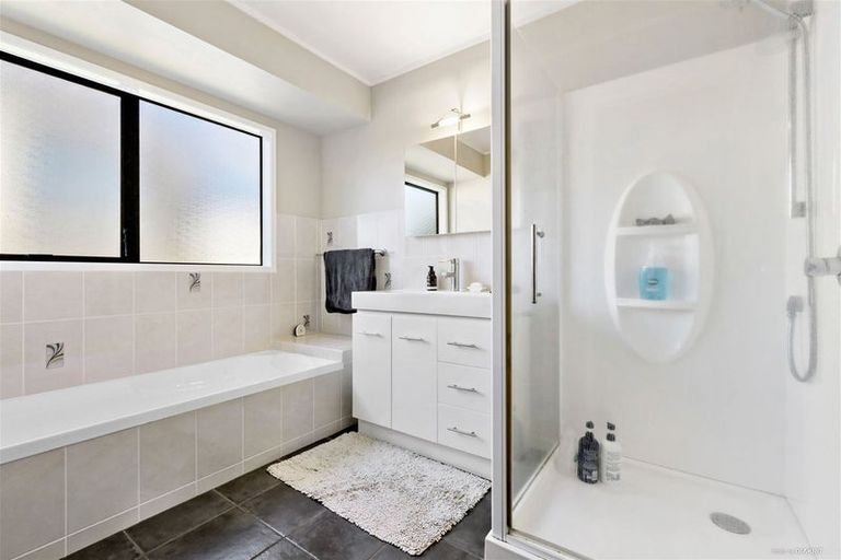 Photo of property in 23 Bluewater Place, Wattle Downs, Auckland, 2103