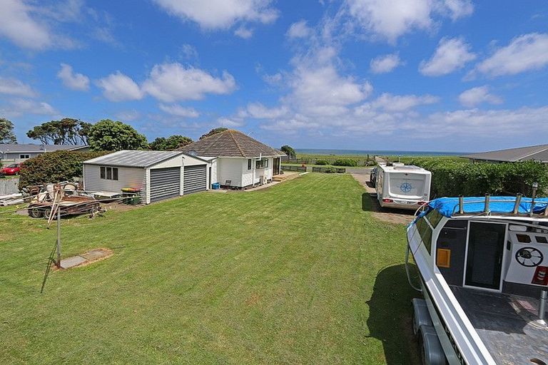 Photo of property in 19 Hector Place, Opunake, 4616