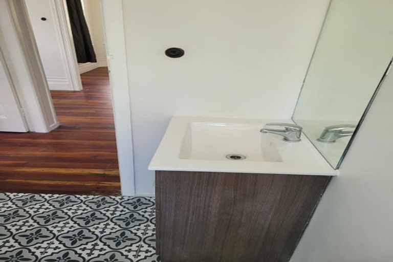 Photo of property in 1/98 Birkenhead Avenue, Birkenhead, Auckland, 0626