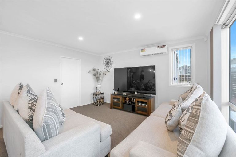 Photo of property in 50 Kauri Heart Avenue, Takanini, 2112