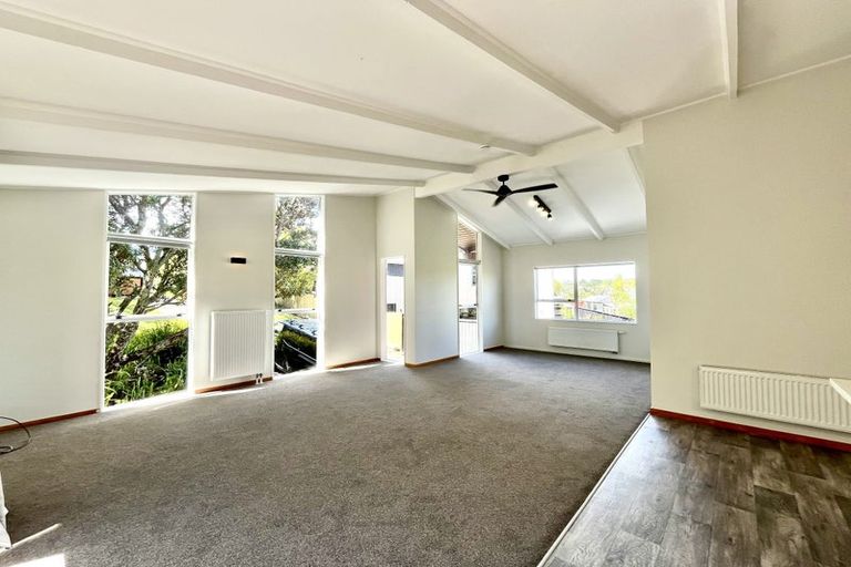 Photo of property in 25 Geoffrey Road, Torbay, Auckland, 0630