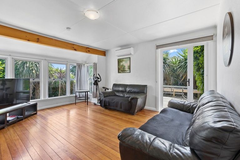 Photo of property in 9 Karaka Street, Merrilands, New Plymouth, 4312