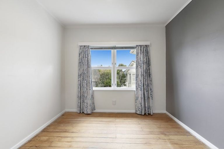 Photo of property in 4 Mana View Road, Paremata, Porirua, 5026