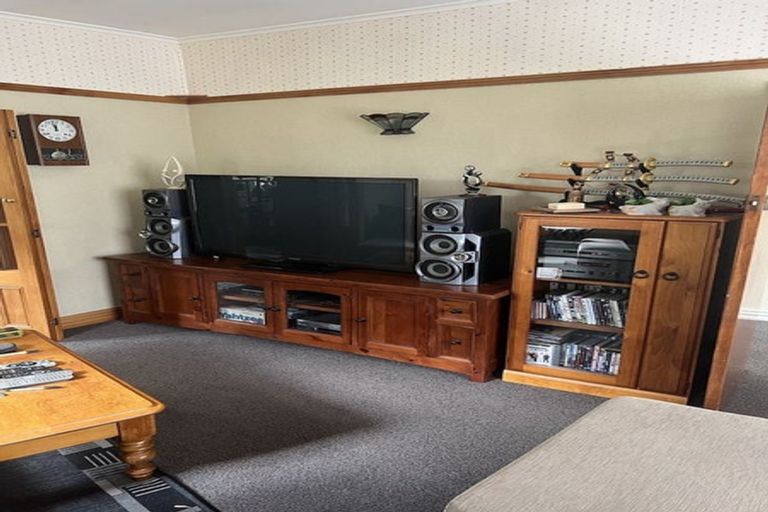 Photo of property in 20 Ranui Terrace, Tawa, Wellington, 5028