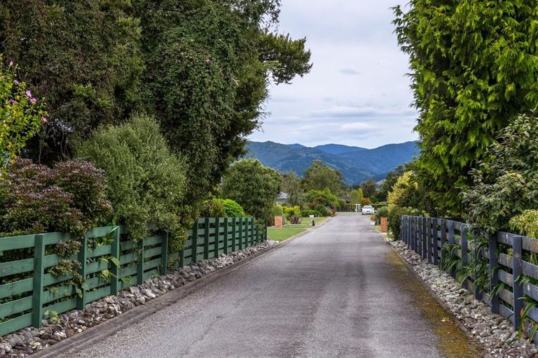 Photo of property in 7 Camellia Lane, Carterton, 5713