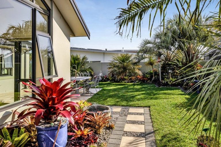 Photo of property in 19 Dolphin Parade, Bell Block, New Plymouth, 4312