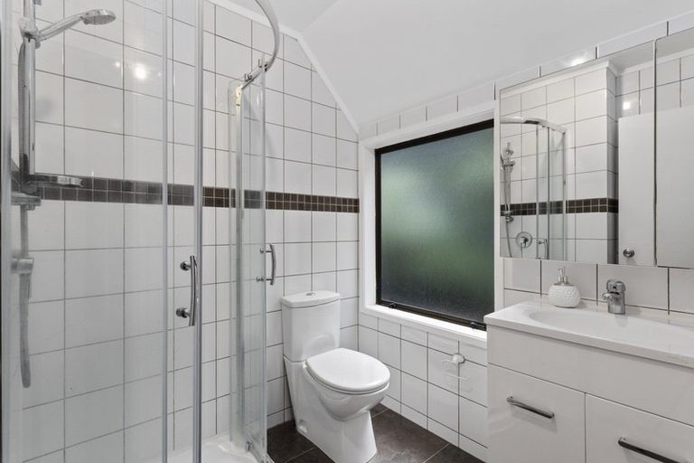 Photo of property in 35 Rosecamp Road, Beach Haven, Auckland, 0626