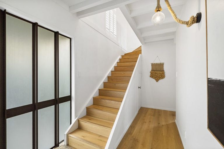 Photo of property in 2/10 Merani Street, Narrow Neck, Auckland, 0622