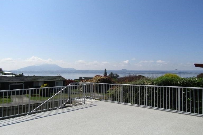 Photo of property in 13 Besley Place, Acacia Bay, Taupo, 3330
