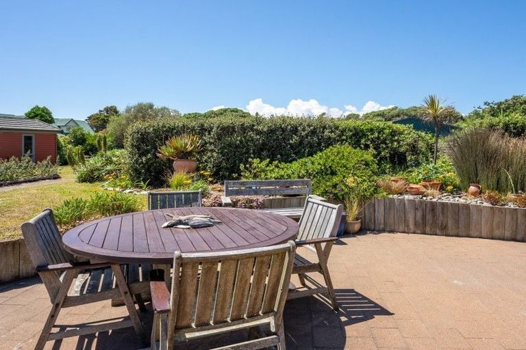 Photo of property in 2 Kitchener Street, Te Horo Beach, Otaki, 5581