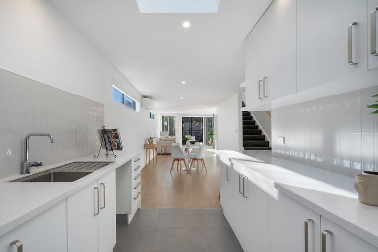 Photo of property in 2/204 Edgeware Road, Edgeware, Christchurch, 8013