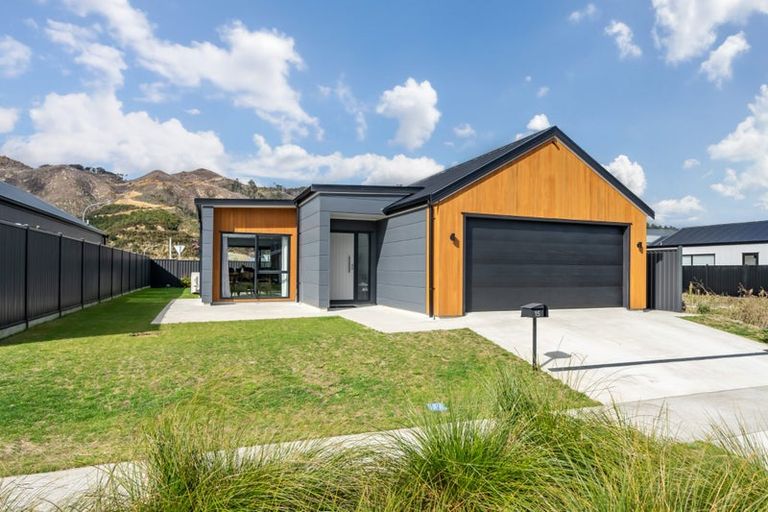 Photo of property in 15 Cynisca Crescent, Wallaceville, Upper Hutt, 5018