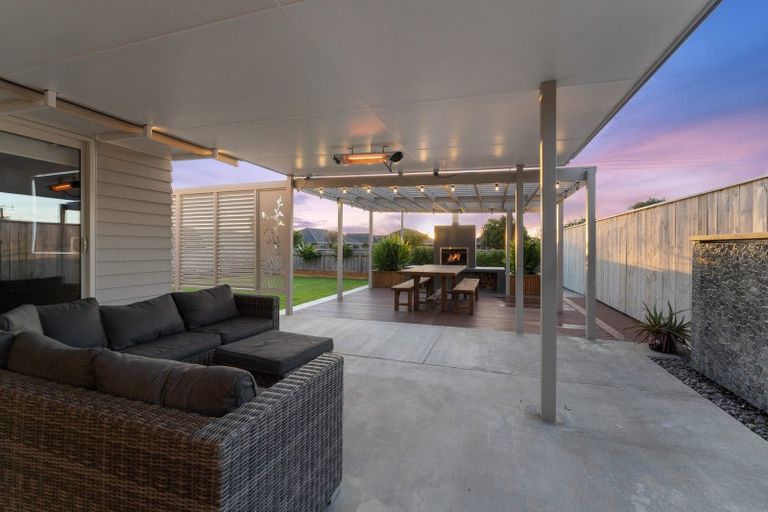 Photo of property in 5 Mahia Lane, Waikanae, 5036