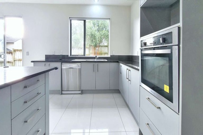 Photo of property in 7 Andy Crescent, Flat Bush, Auckland, 2016