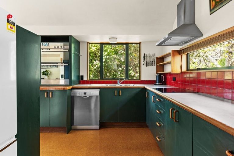 Photo of property in 15 Hospital Lane, Hospital Hill, Napier, 4110