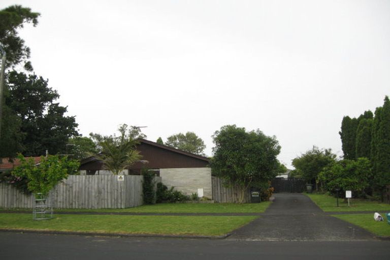 Photo of property in 2/11 Beaumaris Way, Conifer Grove, Takanini, 2112