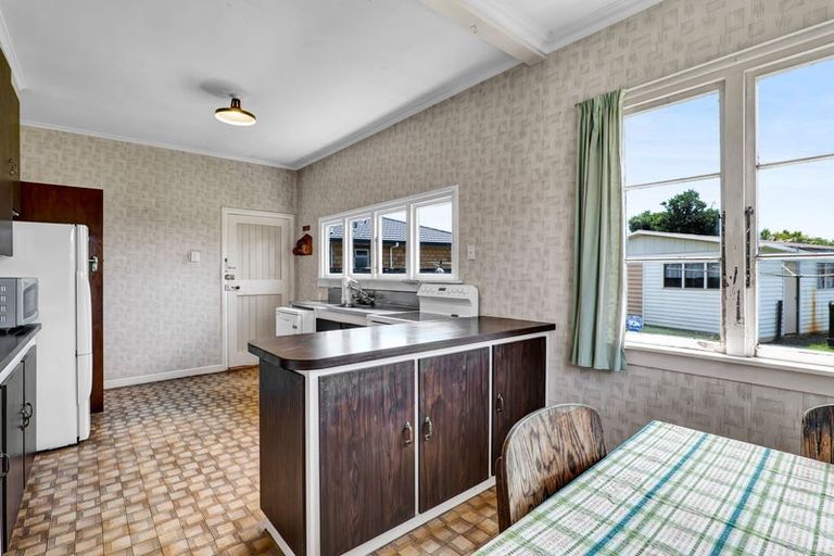 Photo of property in 7 Tarahua Road, Vogeltown, New Plymouth, 4310