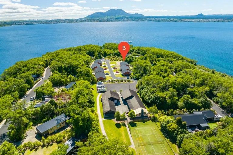 Photo of property in 8 Winnie Close, Acacia Bay, Taupo, 3330