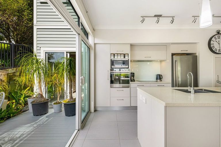 Photo of property in 6 Park Lane, Orewa, 0931