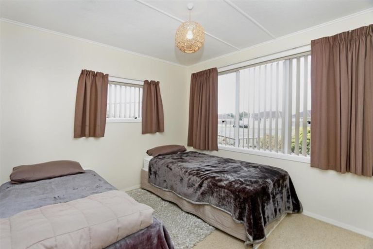 Photo of property in 5 Whitcombe Road, Opunake, 4616