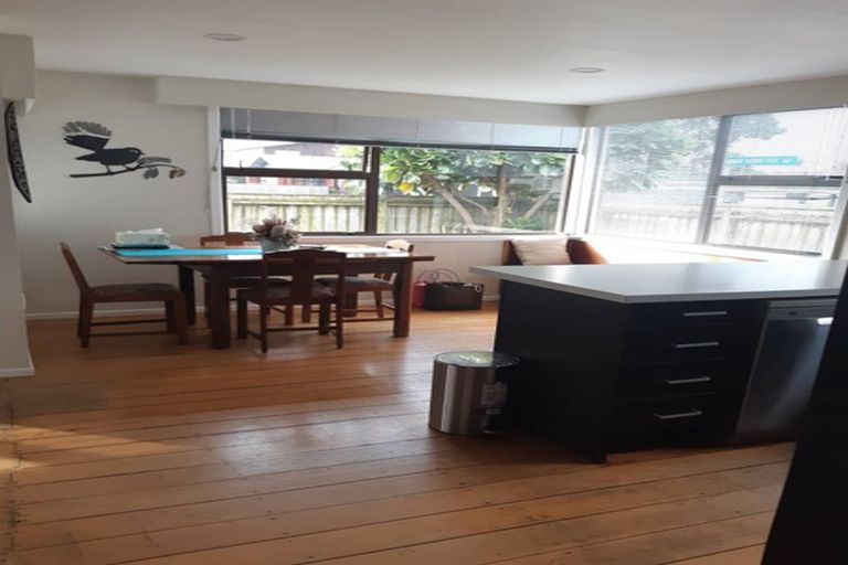 Photo of property in 2 Rainsford Street, Moturoa, New Plymouth, 4310