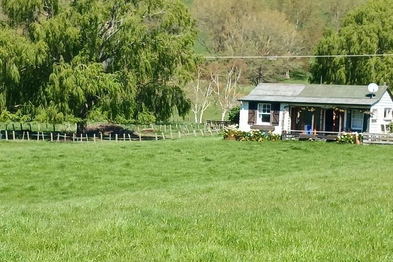 Photo of property in 464 Masterton-castlepoint Road, Te Ore Ore, Masterton, 5886