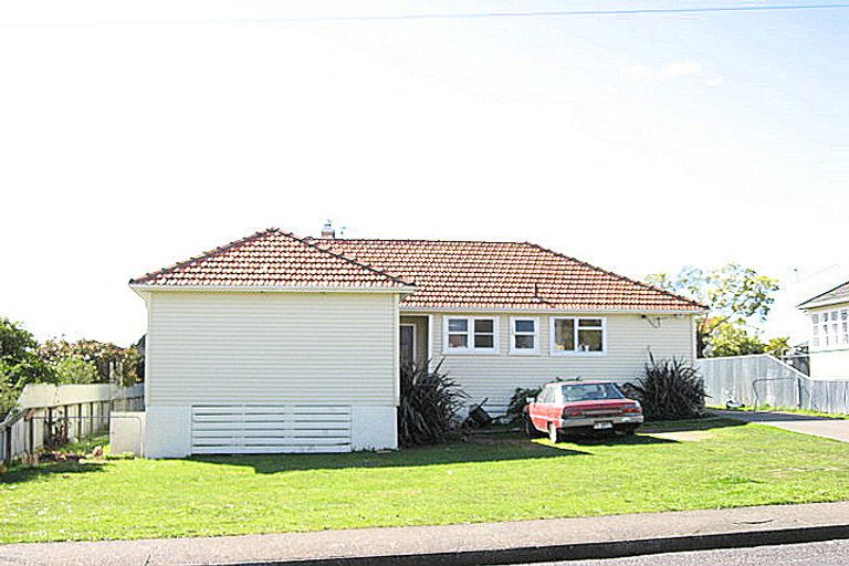 Photo of property in 5 Churchill Street, Waipukurau, 4200