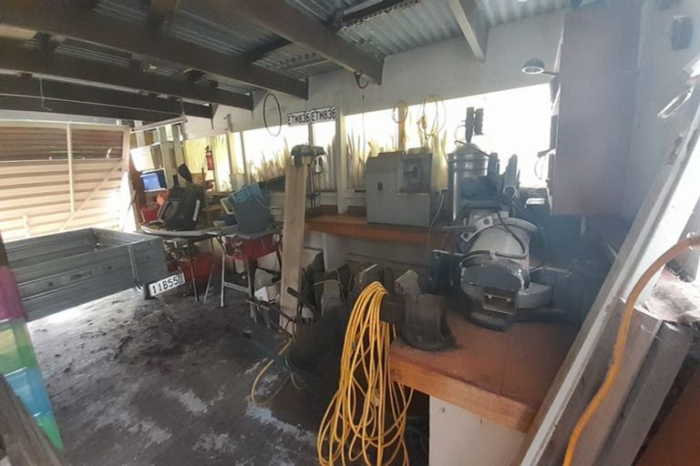 Photo of property in 31 Powells Road, Cable Bay, 0420