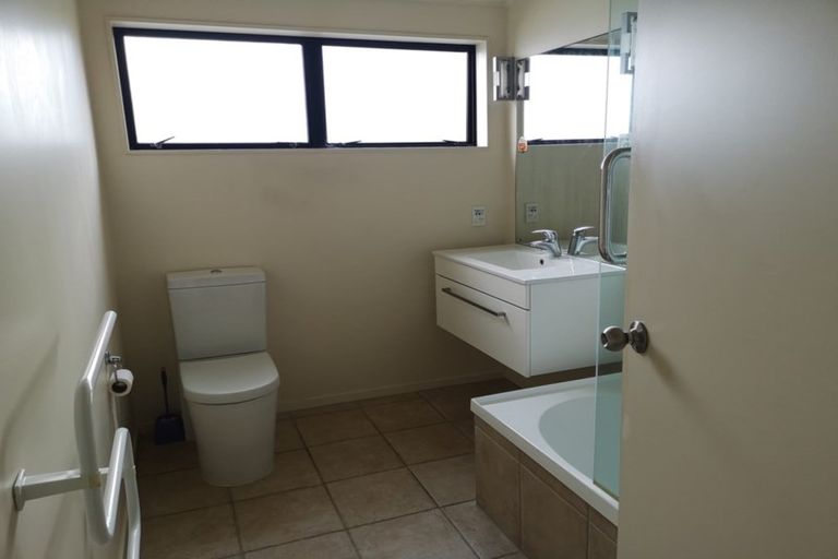 Photo of property in 1/13 Mizpah Road, Waiake, Auckland, 0630