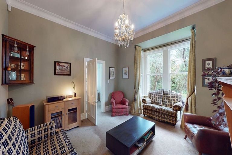 Photo of property in 37 Grove Road, Kelburn, Wellington, 6012