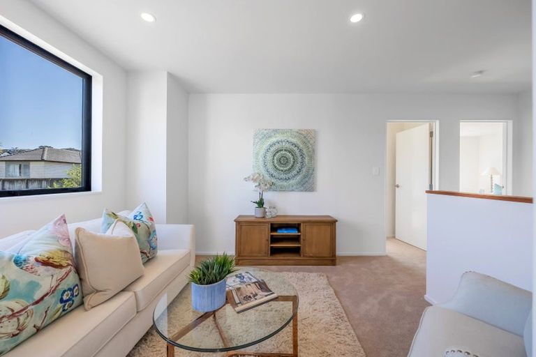 Photo of property in 7/11 Rengarenga Rise, Fairview Heights, Auckland, 0632