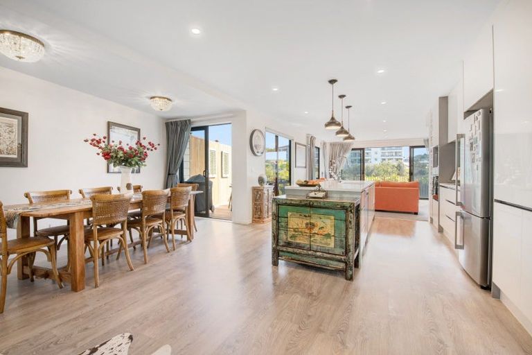 Photo of property in 42 Arran Point Parade, Orewa, 0931