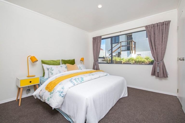 Photo of property in 3/6a Botany Road, Howick, Auckland, 2010